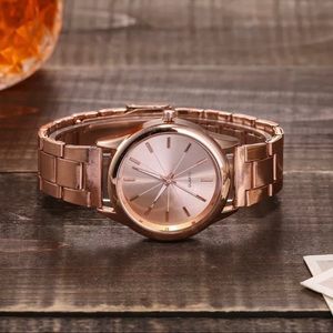 Ladies elegant stainless steel rose gold watch